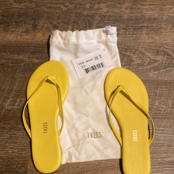 TKEES Yellow flip flops/ New with tags - Picture 4 of 4